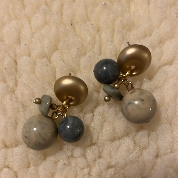 Cute and funky earrings with marble colored round beads and featuring a unique a - Picture 6 of 16